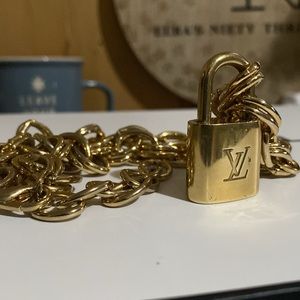 Louis Vuitton Lock(🔒)